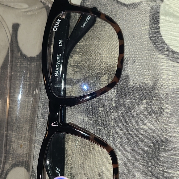 QUAY Hardwire Bluelight Glasses - Picture 2 of 3